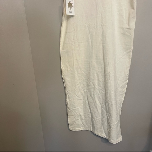 Daily Practice Sporty White and Red Dress - Picture 12 of 12